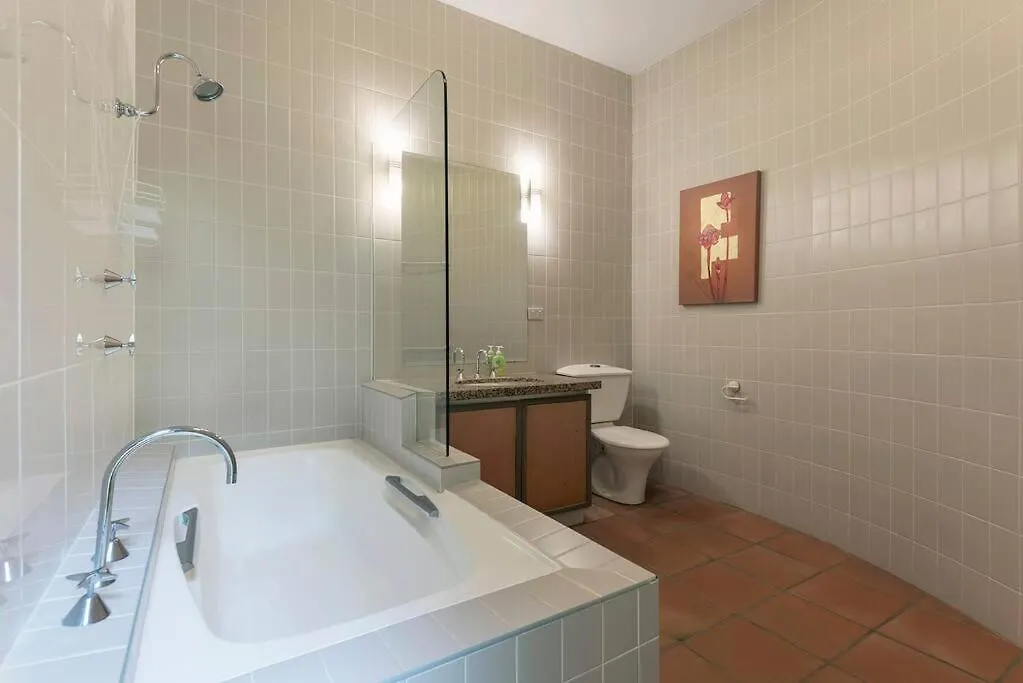Hill Apartment No.6 - Stunning Coral Sea Views ميناء دوغلاس