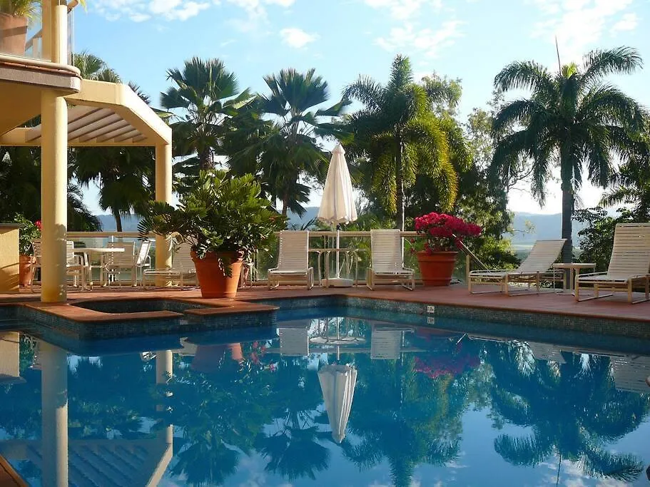 Hill Apartment No.6 - Stunning Coral Sea Views ميناء دوغلاس