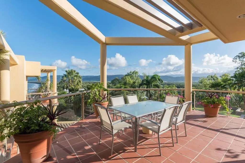 Hill Apartment No.6 - Stunning Coral Sea Views ميناء دوغلاس